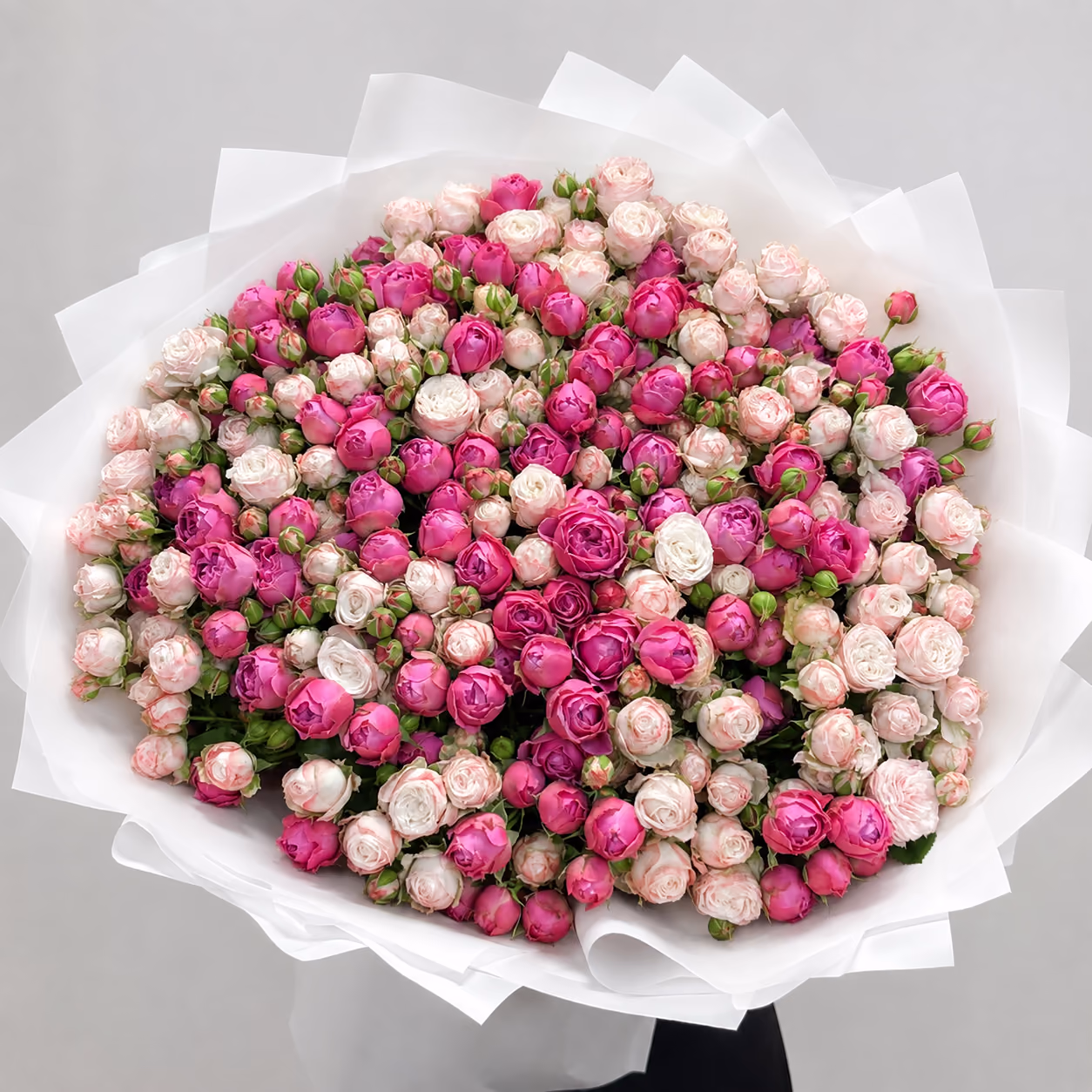Огромный букет из 71 кустовой пионовидной розы — THE ÁME Flowers