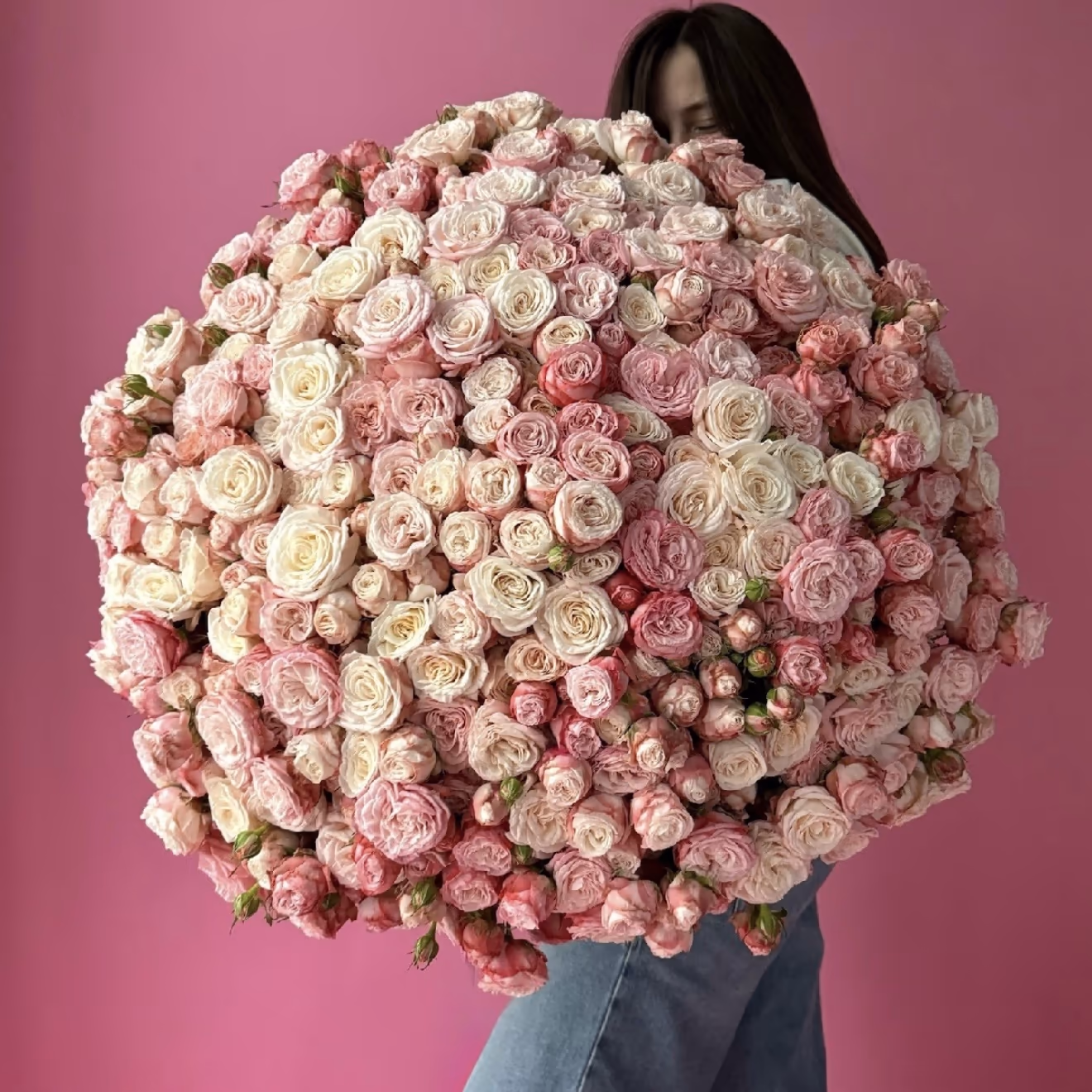 Нежный букет из 151 пионовидной кустовой розы — THE ÁME Flowers