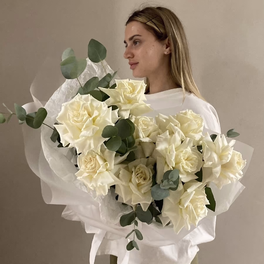 Букет с розой Плай Бланка и эвкалиптом — THE ÁME Flowers