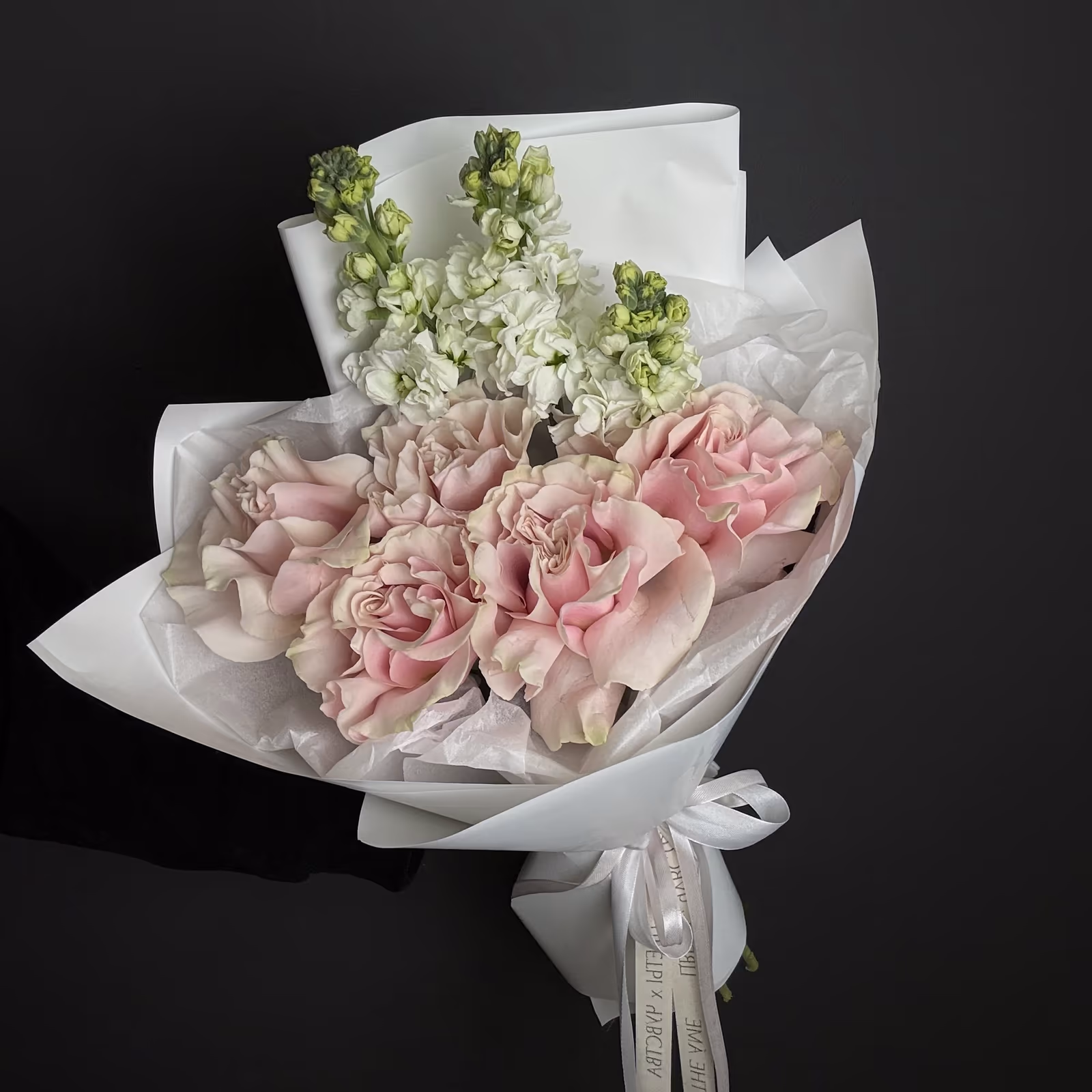 Авторский букет «Мягкий акцент» — THE ÁME Flowers