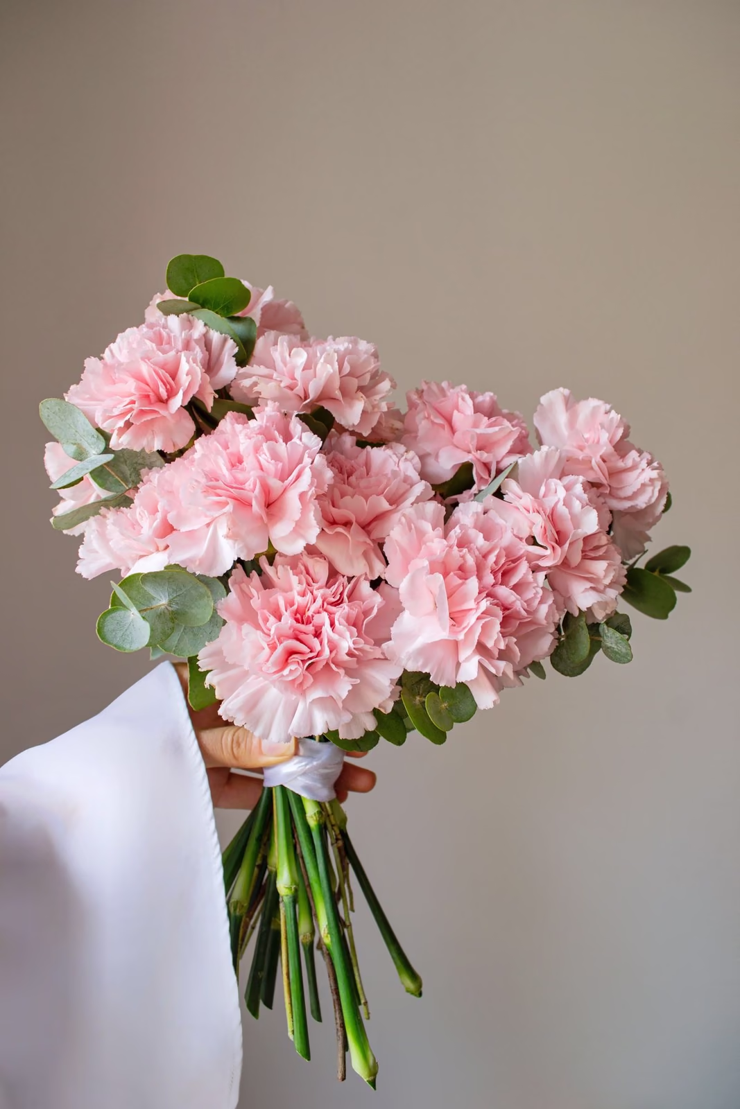 Букет невесты из розовых гвоздик — THE ÁME Flowers
