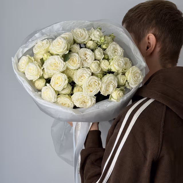 Монобукет из 9 кустовых пионовидных роз «Белое облако» — THE ÁME Flowers
