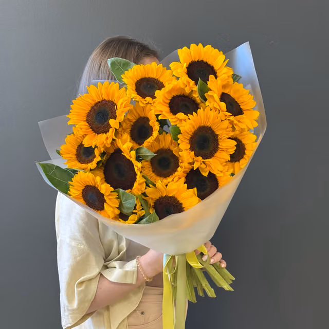 Монобукет «Солнечный» из подсолнухов — THE ÁME Flowers