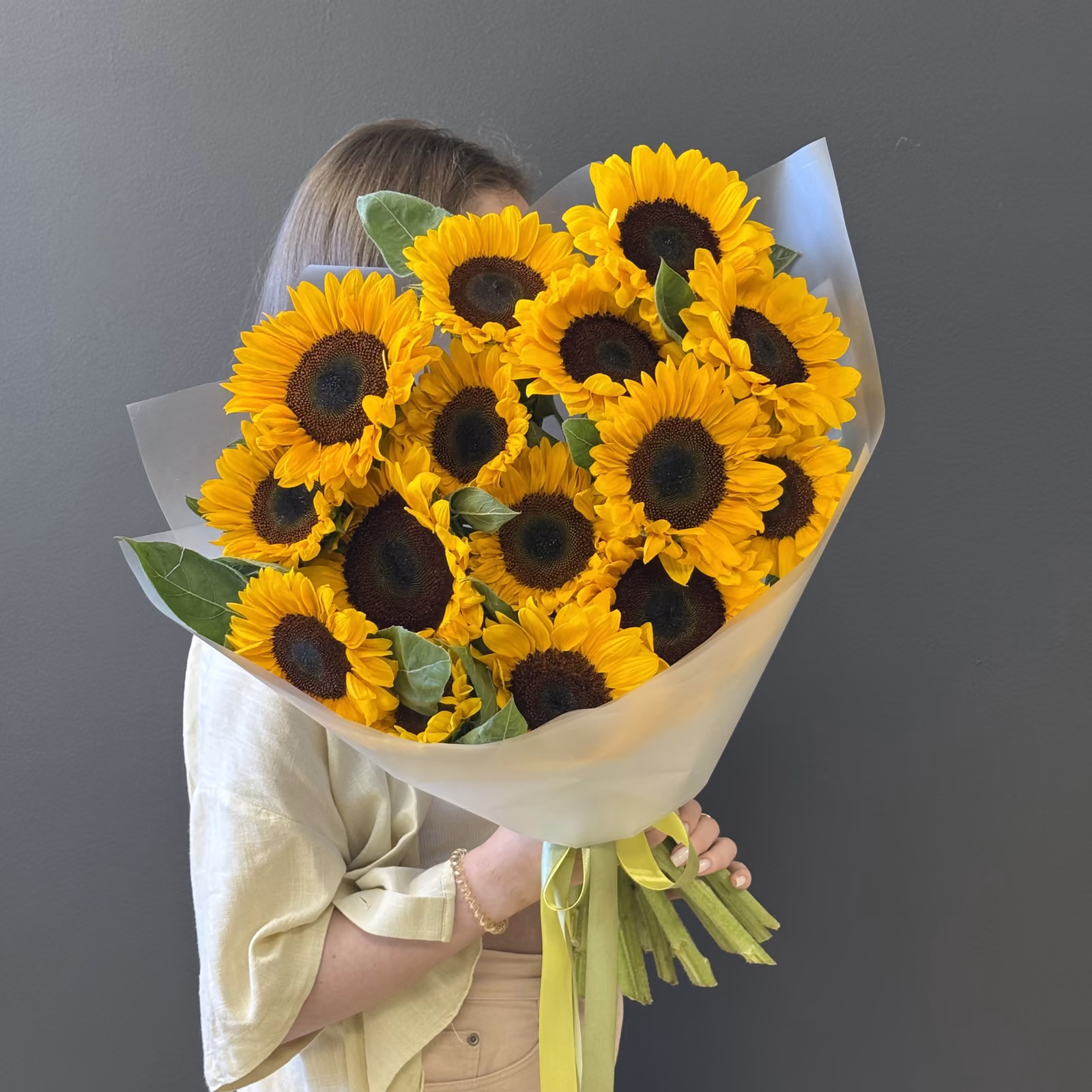 Монобукет «Солнечный» из подсолнухов — THE ÁME Flowers