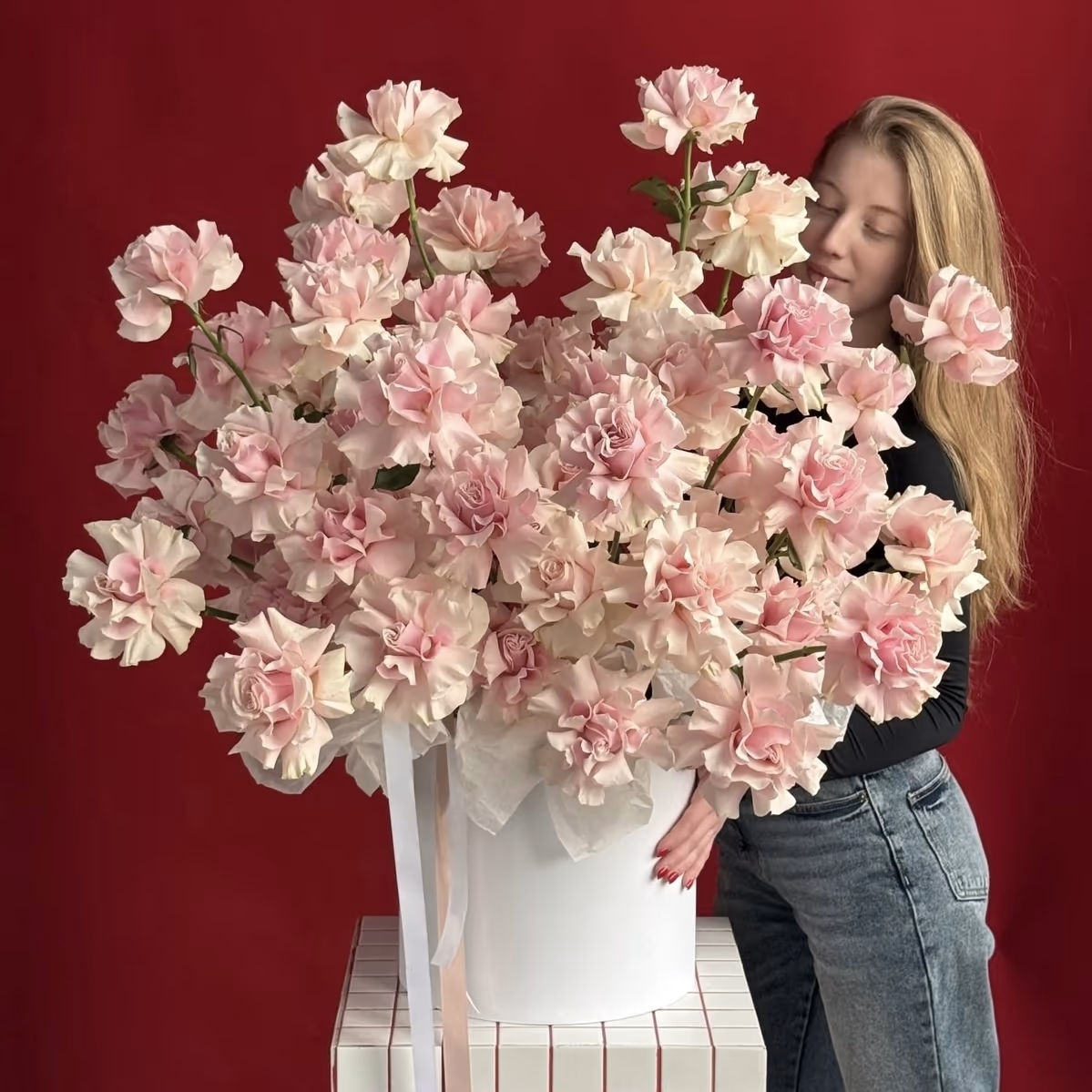 Коробка с Французскими розами Pink Mondial 101шт — THE ÁME Flowers