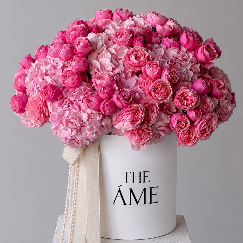 Авторская композиция с розами и гортензией — THE ÁME Flowers