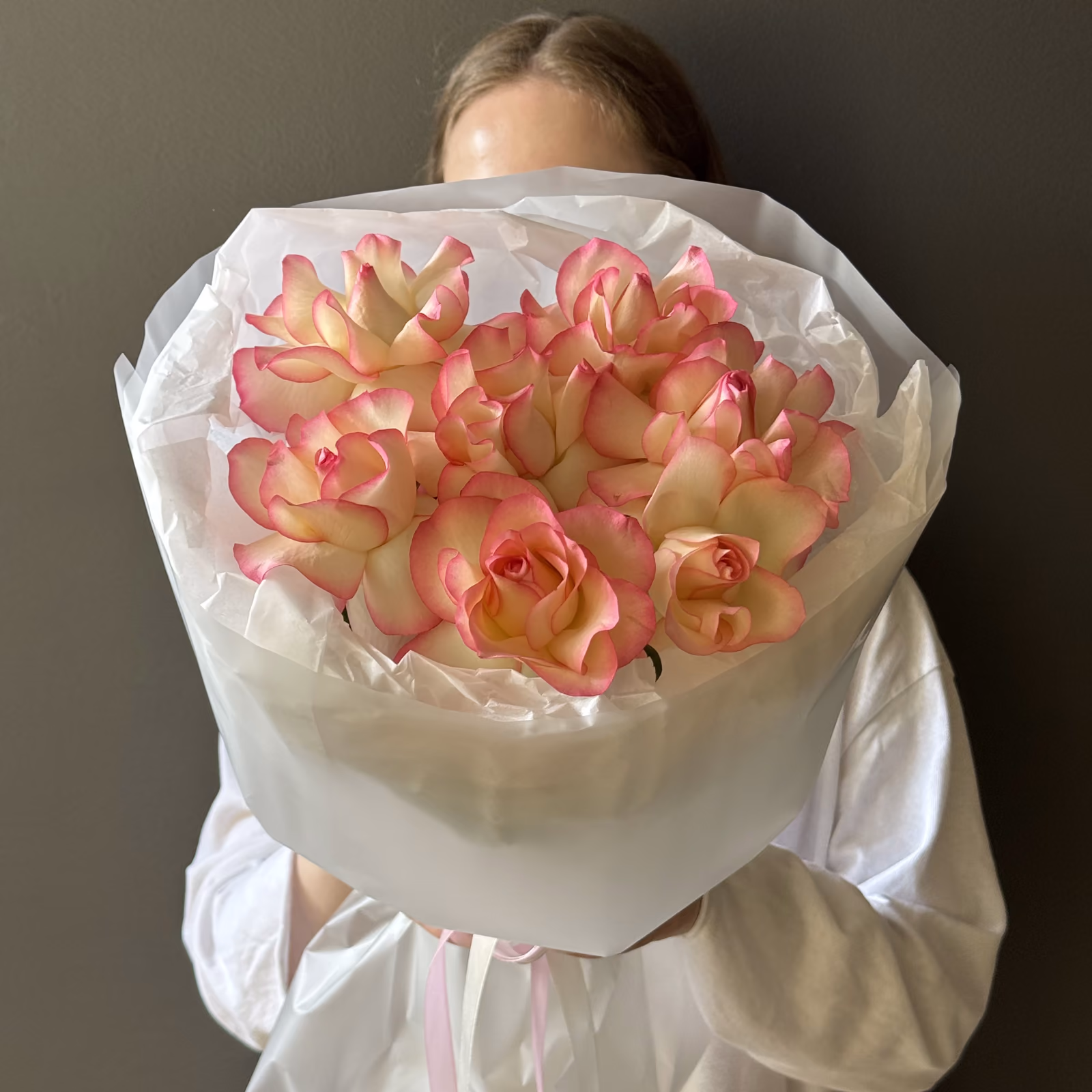 Букет из 7 французских роз Jummilia — THE ÁME Flowers