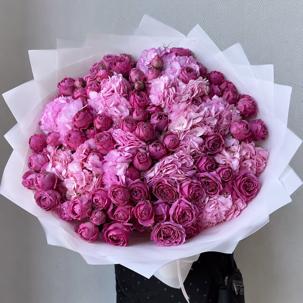 Авторский букет «Ягодное облако» — THE ÁME Flowers