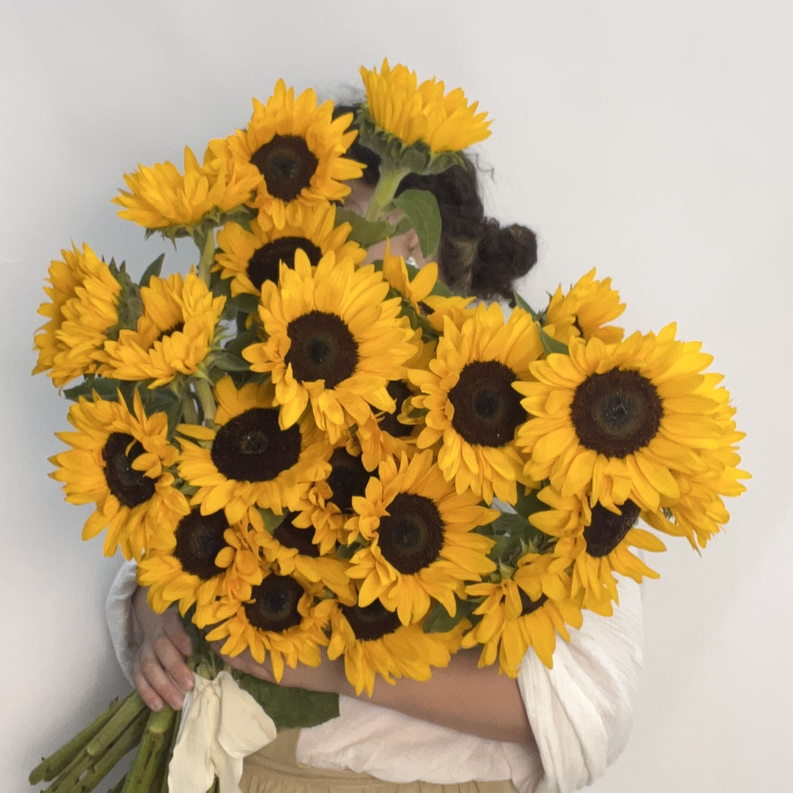 Монобукет из 25 подсолнухов «Солнечный день» — THE ÁME Flowers