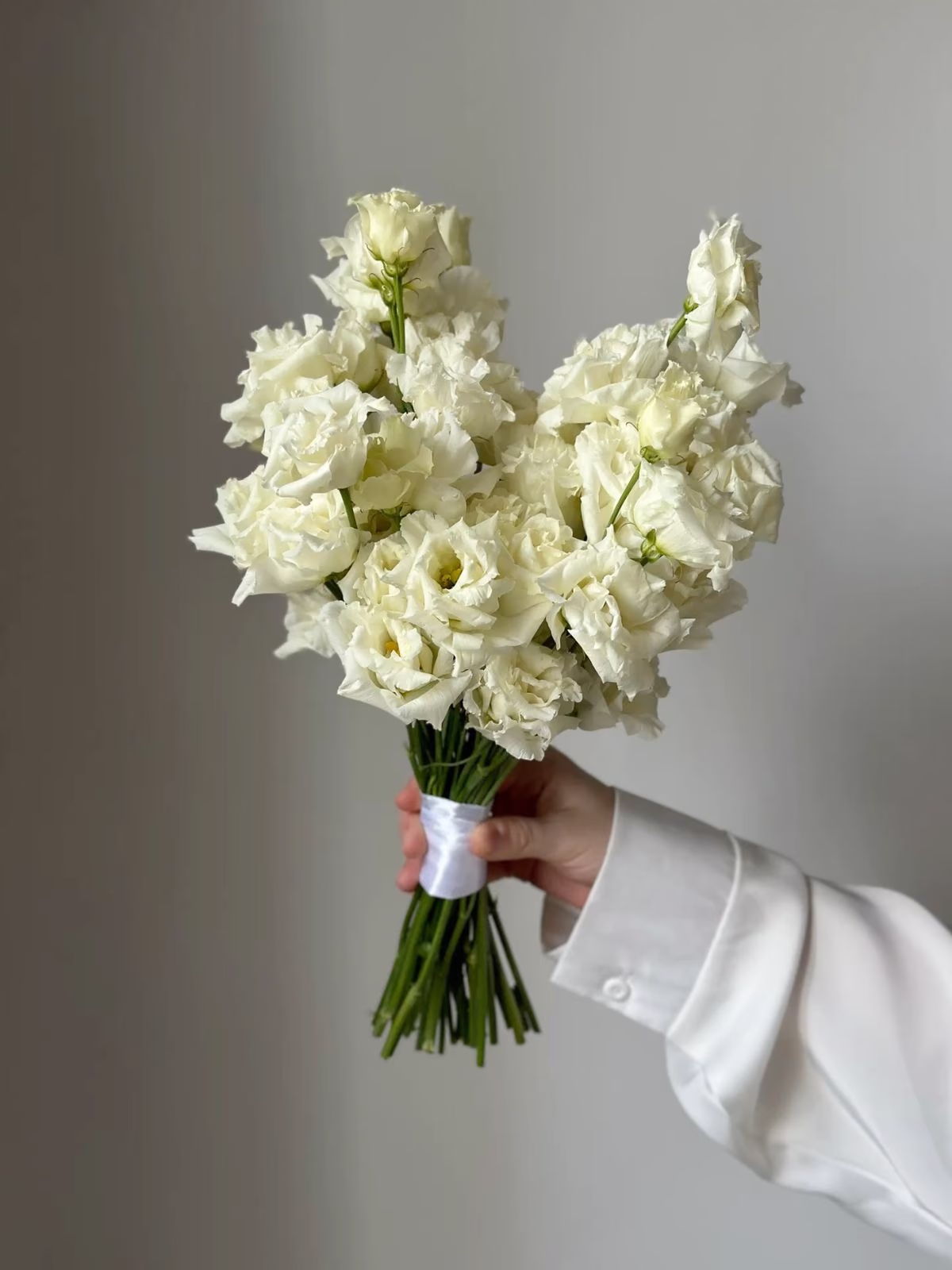 Букет невесты из белой эустомы — THE ÁME Flowers