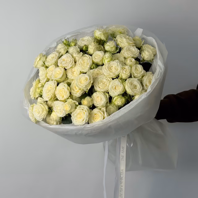 Монобукет из 15 кустовых пионовидных роз «Белое облако» — THE ÁME Flowers