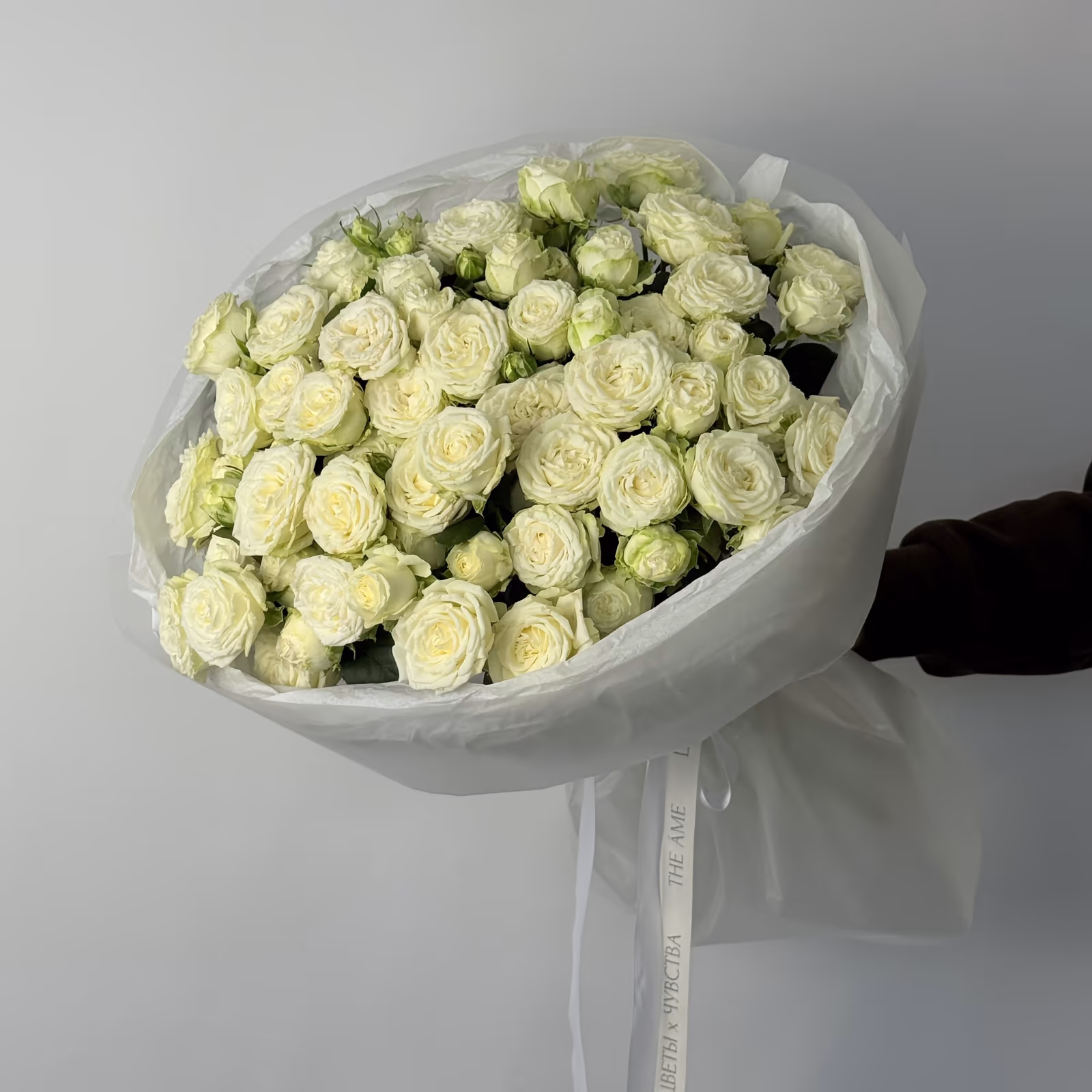 Монобукет из 15 кустовых пионовидных роз «Белое облако» — THE ÁME Flowers
