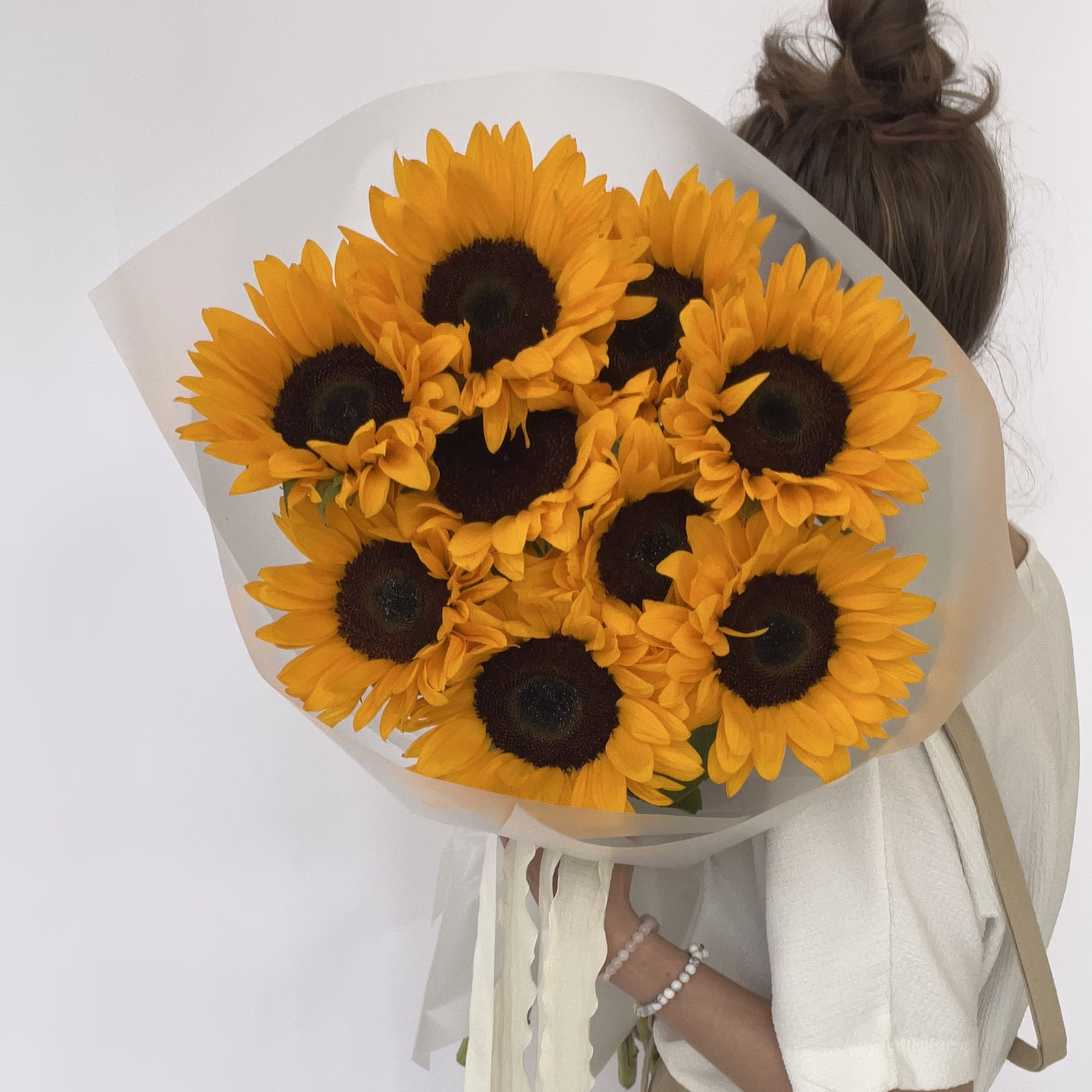 Монобукет из 9 подсолнухов «Солнечный день» — THE ÁME Flowers