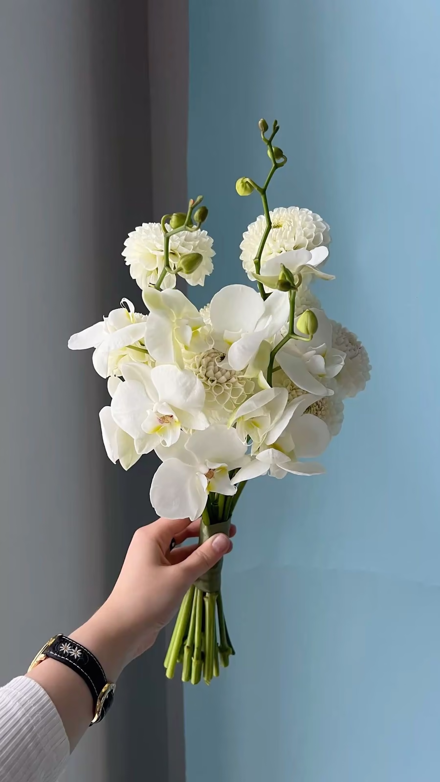 Букет невесты с орхидеями и георгинами — THE ÁME Flowers