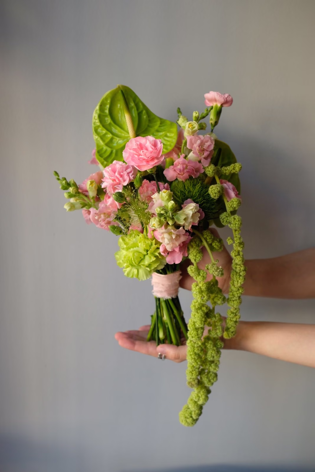 Букет невесты из антуриума, амаранта и паникума — THE ÁME Flowers