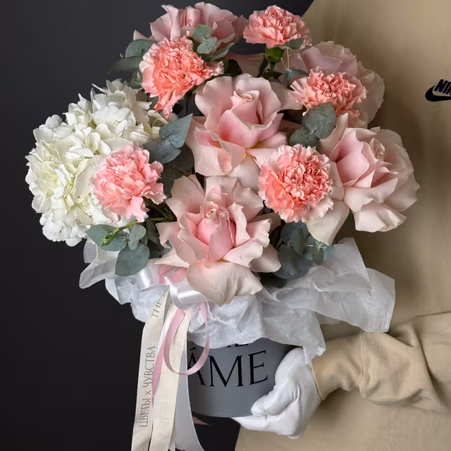 Коробка с цветами «Тихая нежность» — THE ÁME Flowers