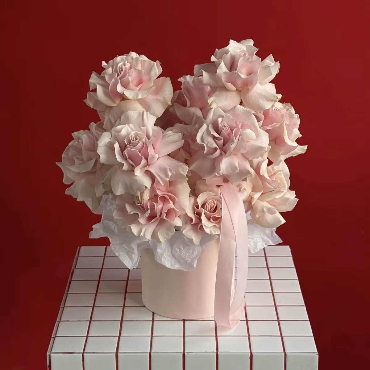 Коробка с Французскими розами Pink Mondial 15шт — THE ÁME Flowers