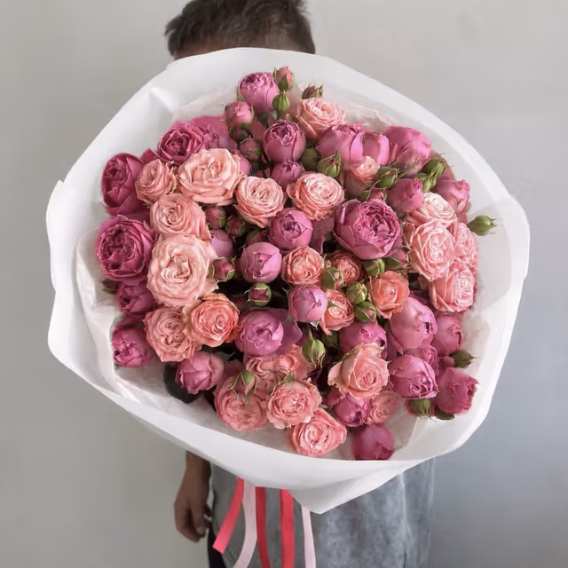 Монобукет из 15 пионовидных кустовых роз «Розовый шарм» — THE ÁME Flowers