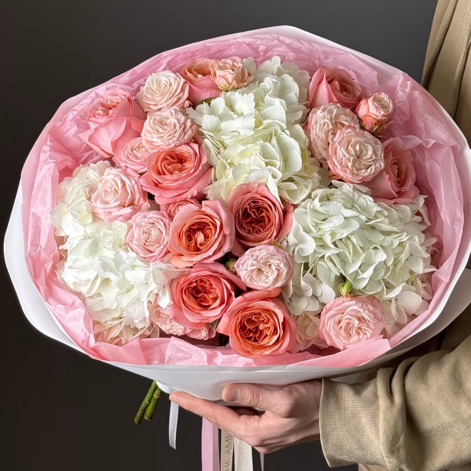 Авторский букет «Клубника со сливками» — THE ÁME Flowers