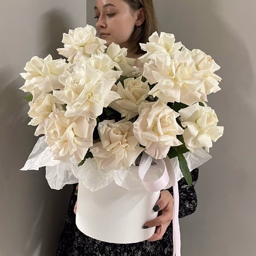 Коробка с Французскими розами Playa Blanca 15шт — THE ÁME Flowers