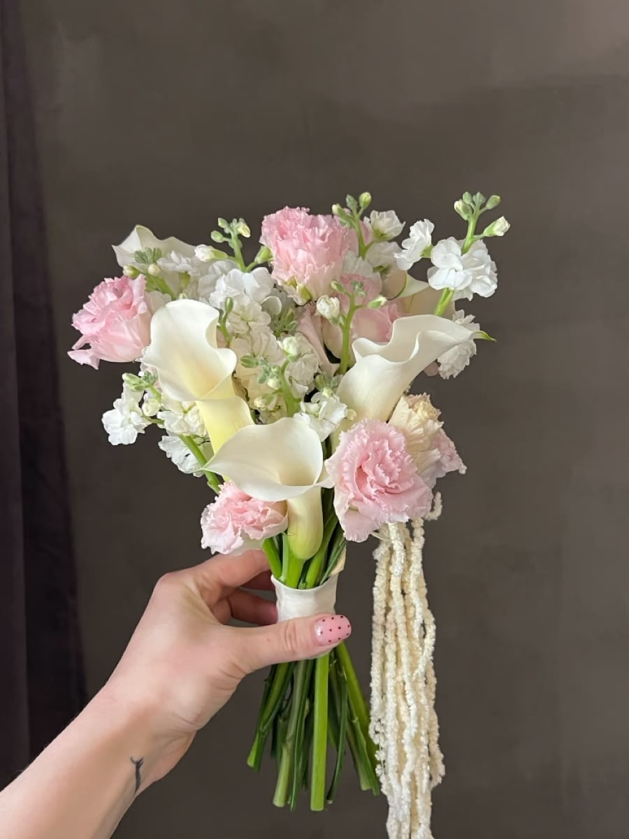 Нежный свадебный букет с каллами — THE ÁME Flowers