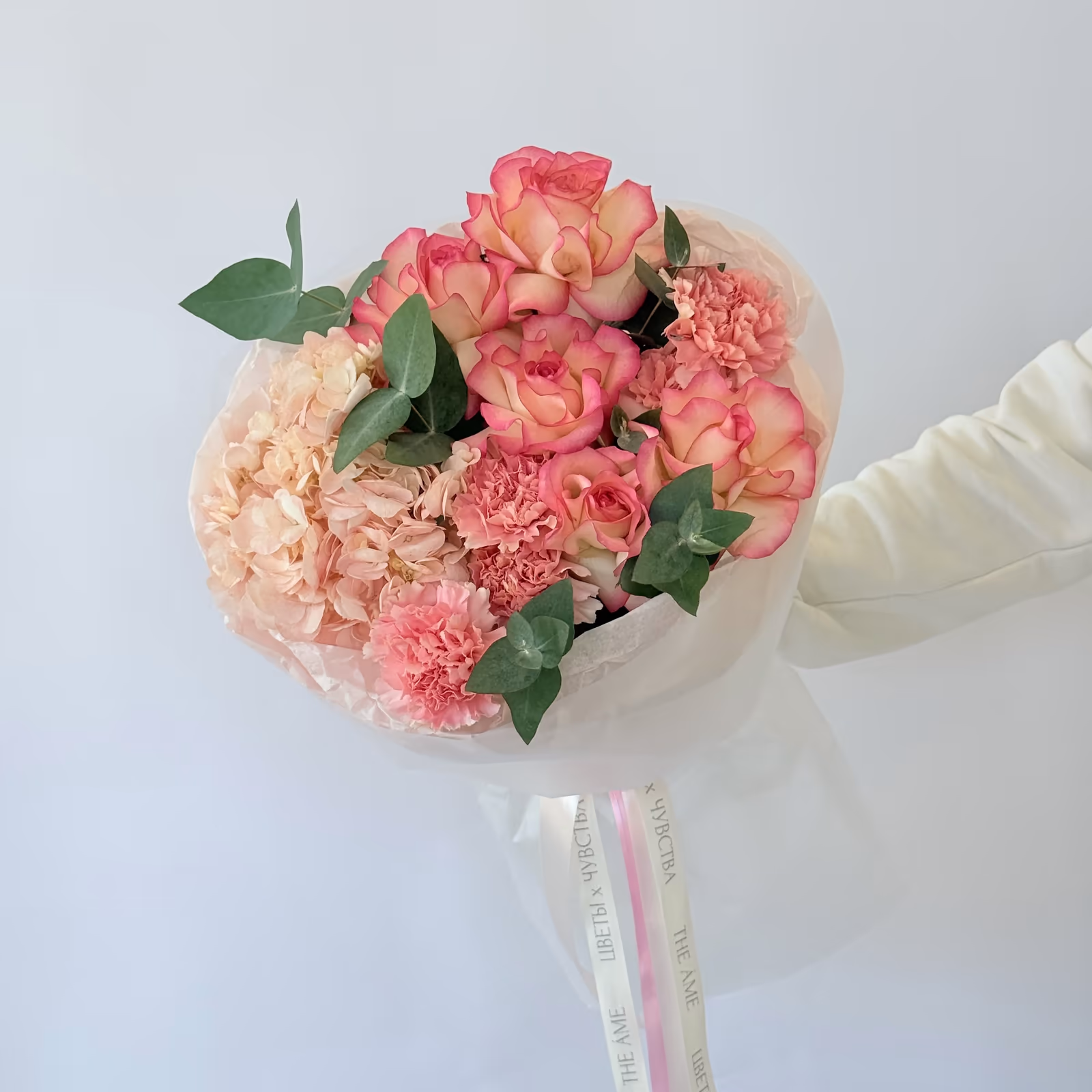 Авторский букет «Персиковая нежность» от The Áme с доставкой по Сочи