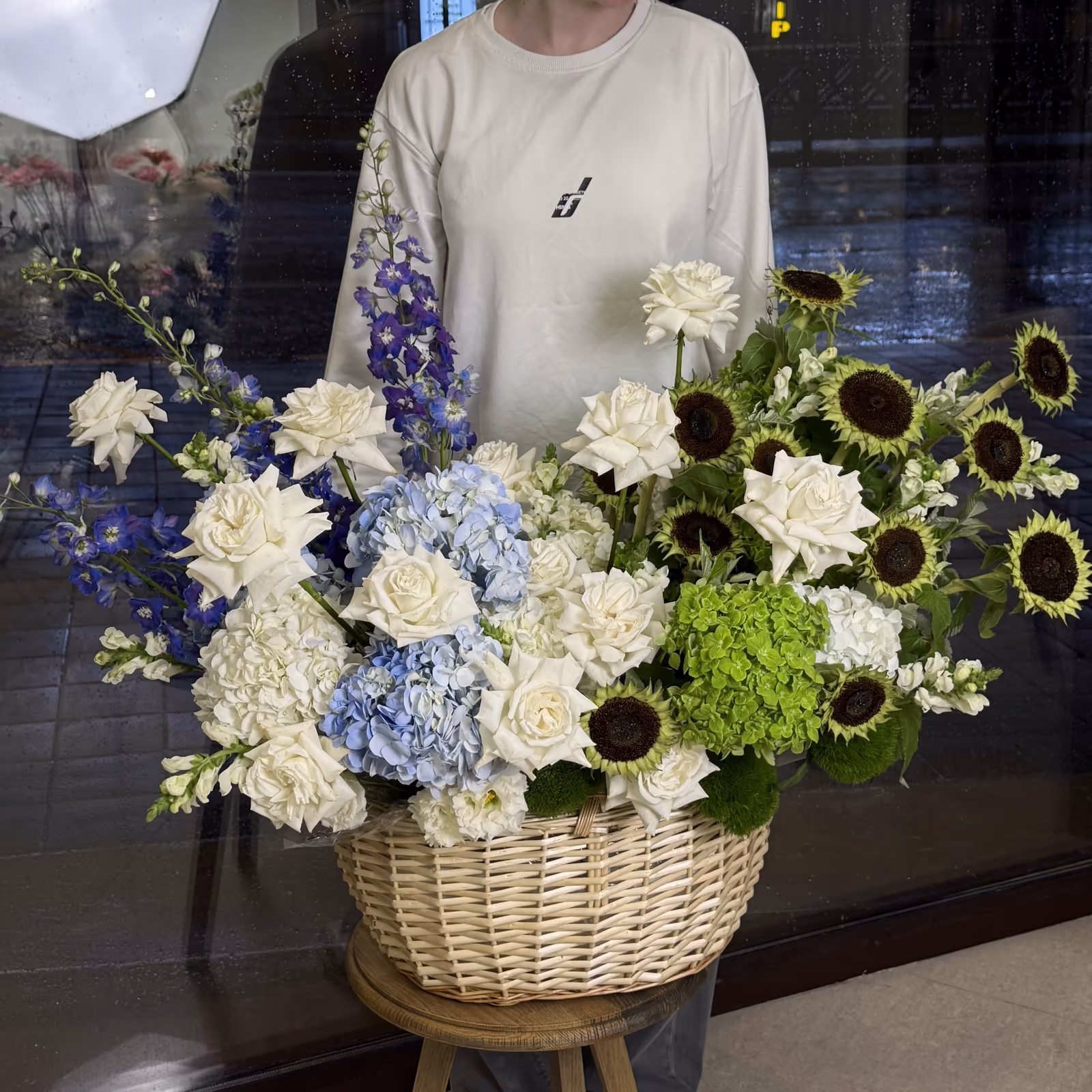 Корзина с цветами «Северное дыхание» — THE ÁME Flowers