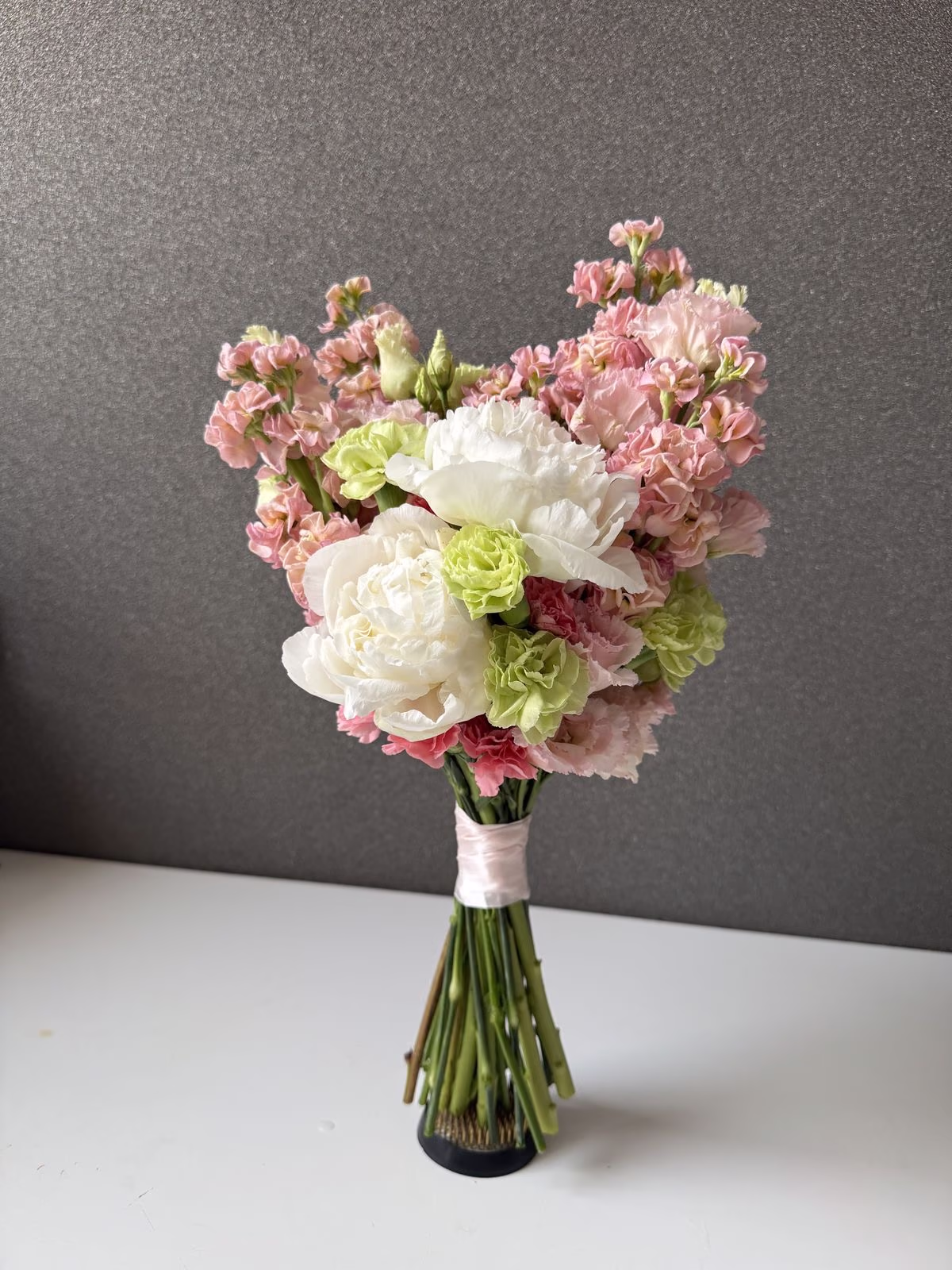Букет невесты с пионами и маттиолой — THE ÁME Flowers