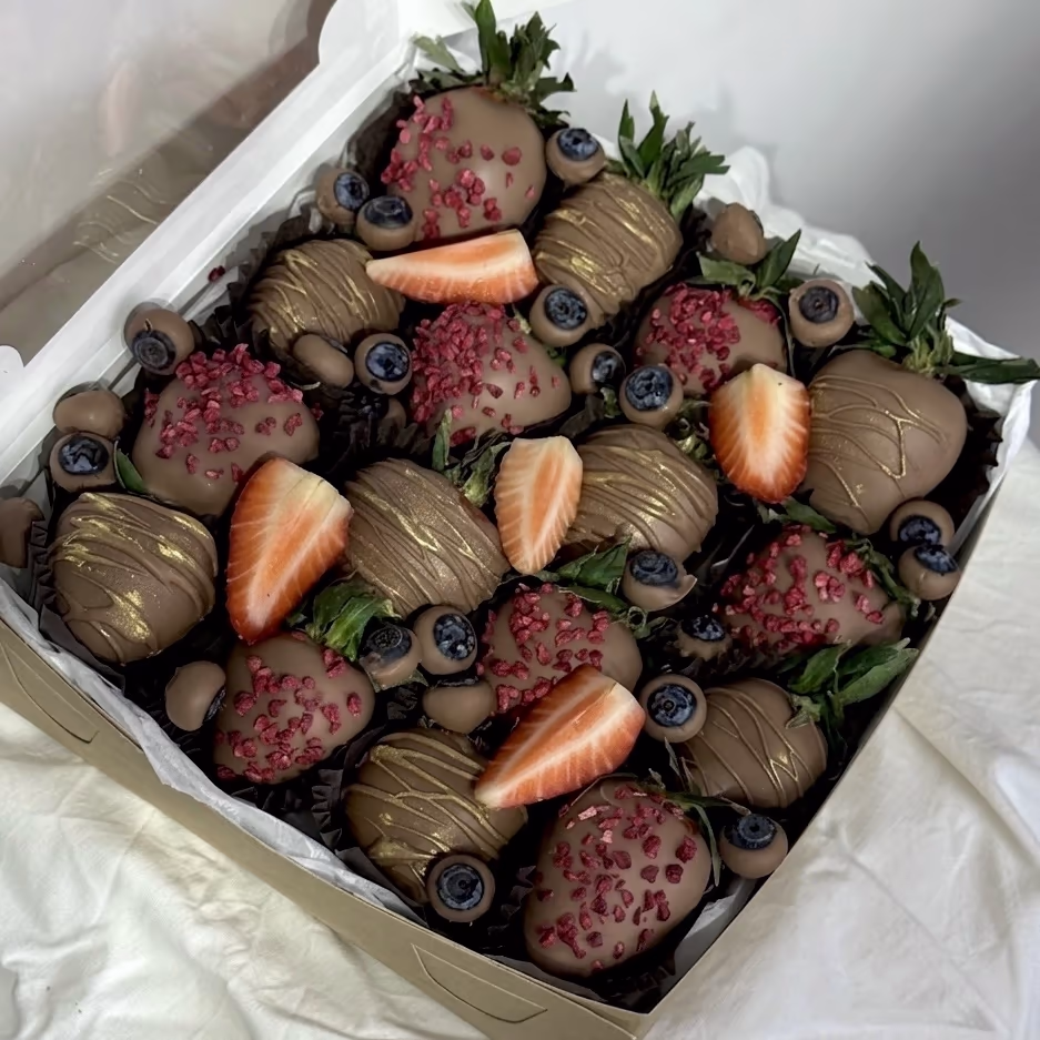 Клубника и Голубика в шоколаде большой набор — THE ÁME Flowers