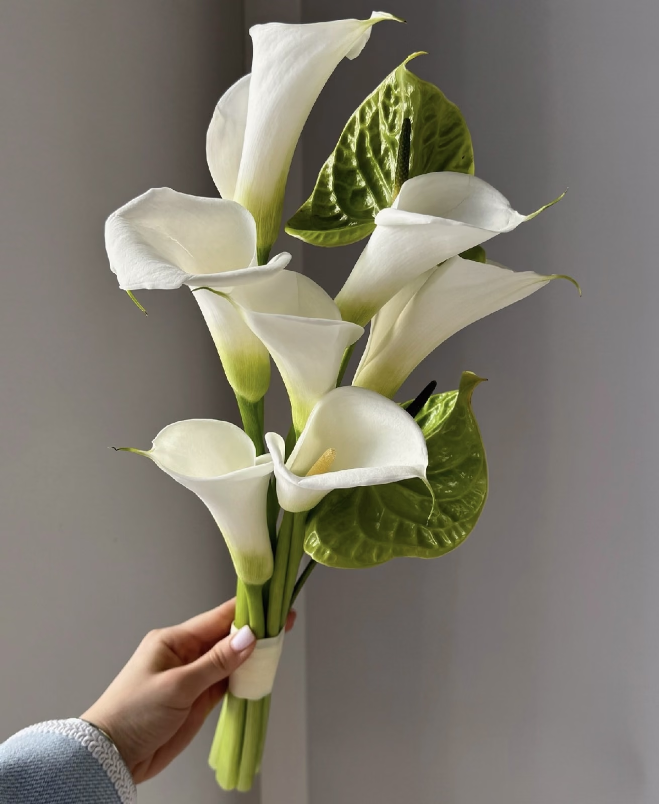 Букет невесты из белых калл и зеленых антуриумов — THE ÁME Flowers