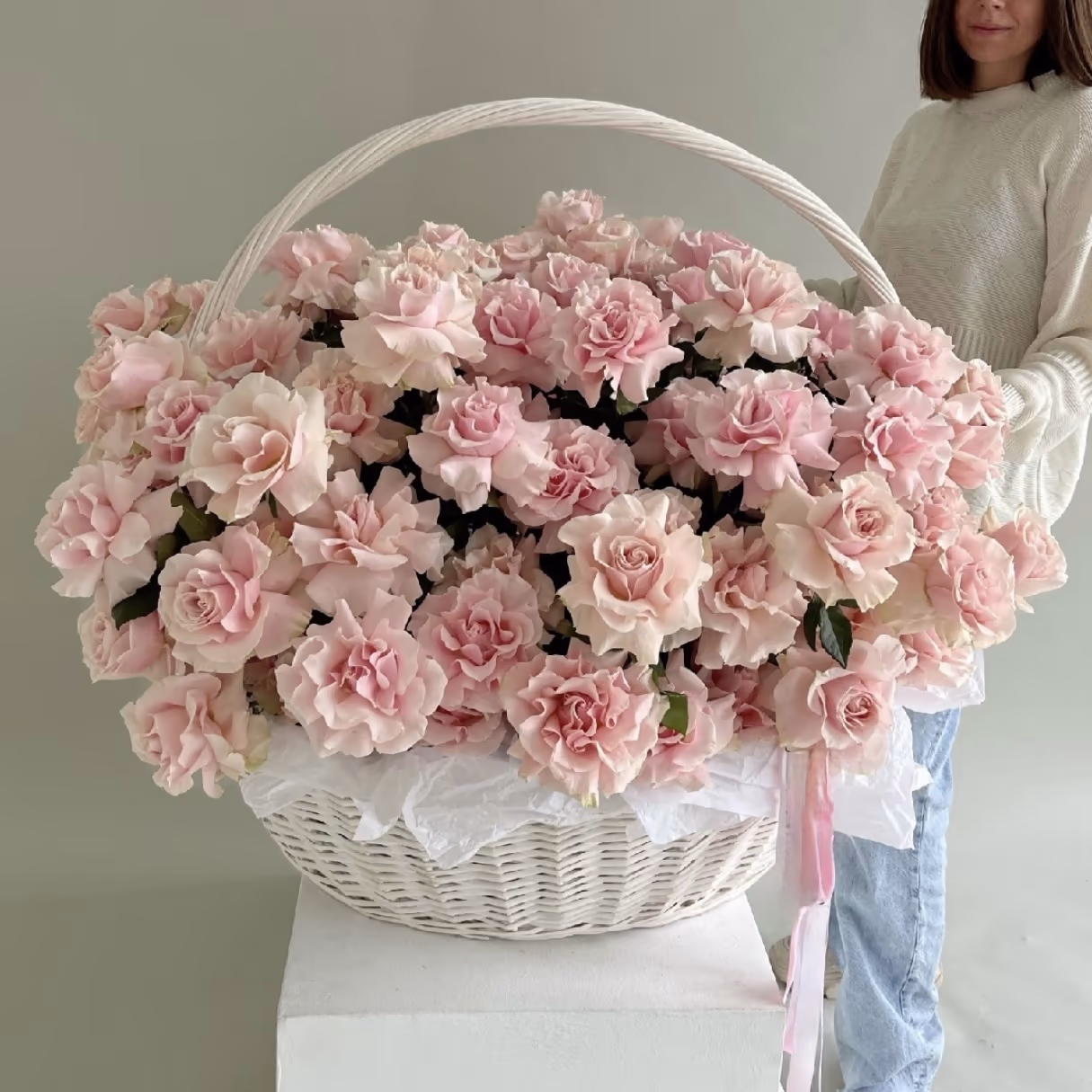 Роза французская 101шт в корзине — THE ÁME Flowers