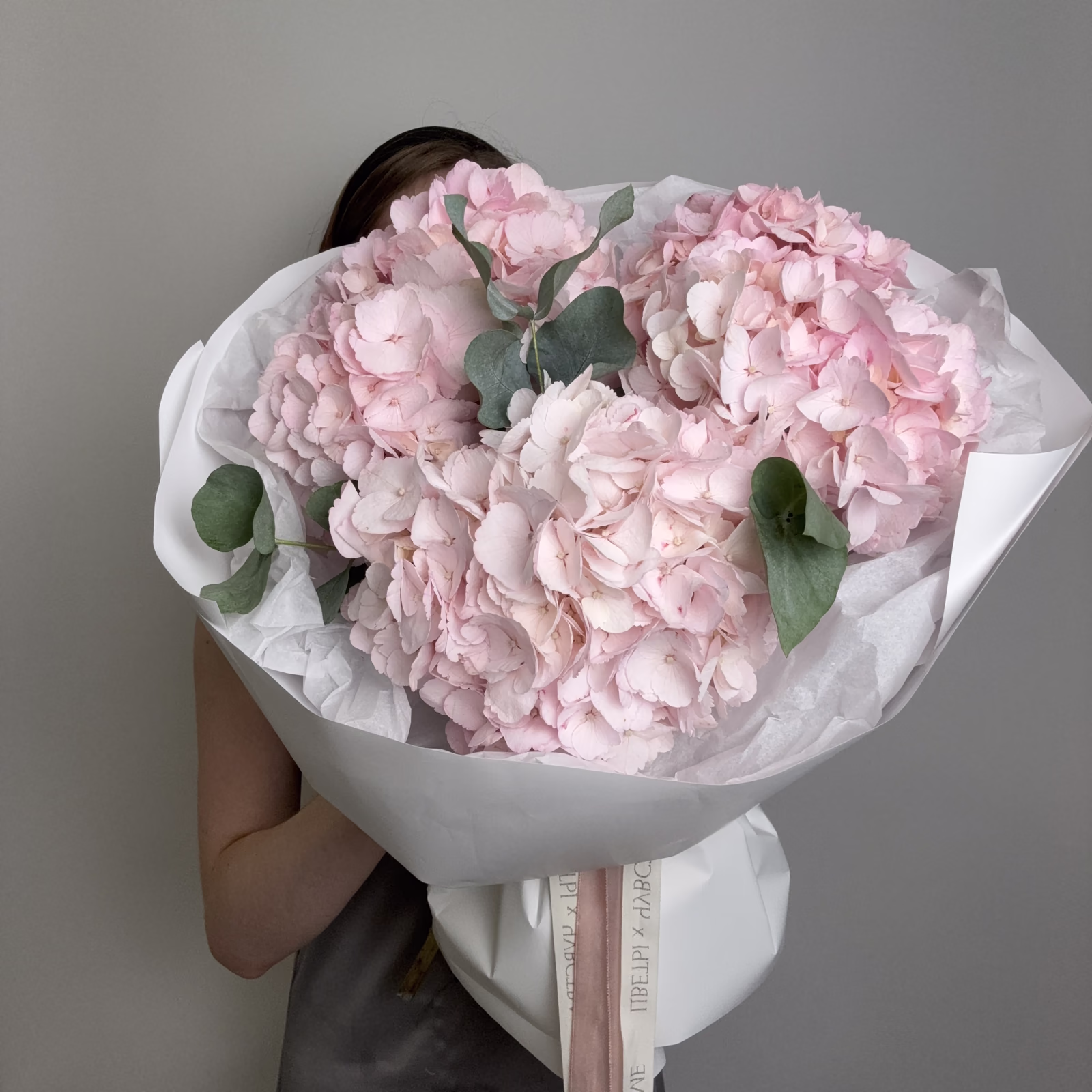 Монобукет из 3 гортензий «Нежное облако» — THE ÁME Flowers