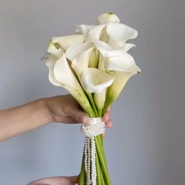 Монобукет невесты из белых калл — THE ÁME Flowers