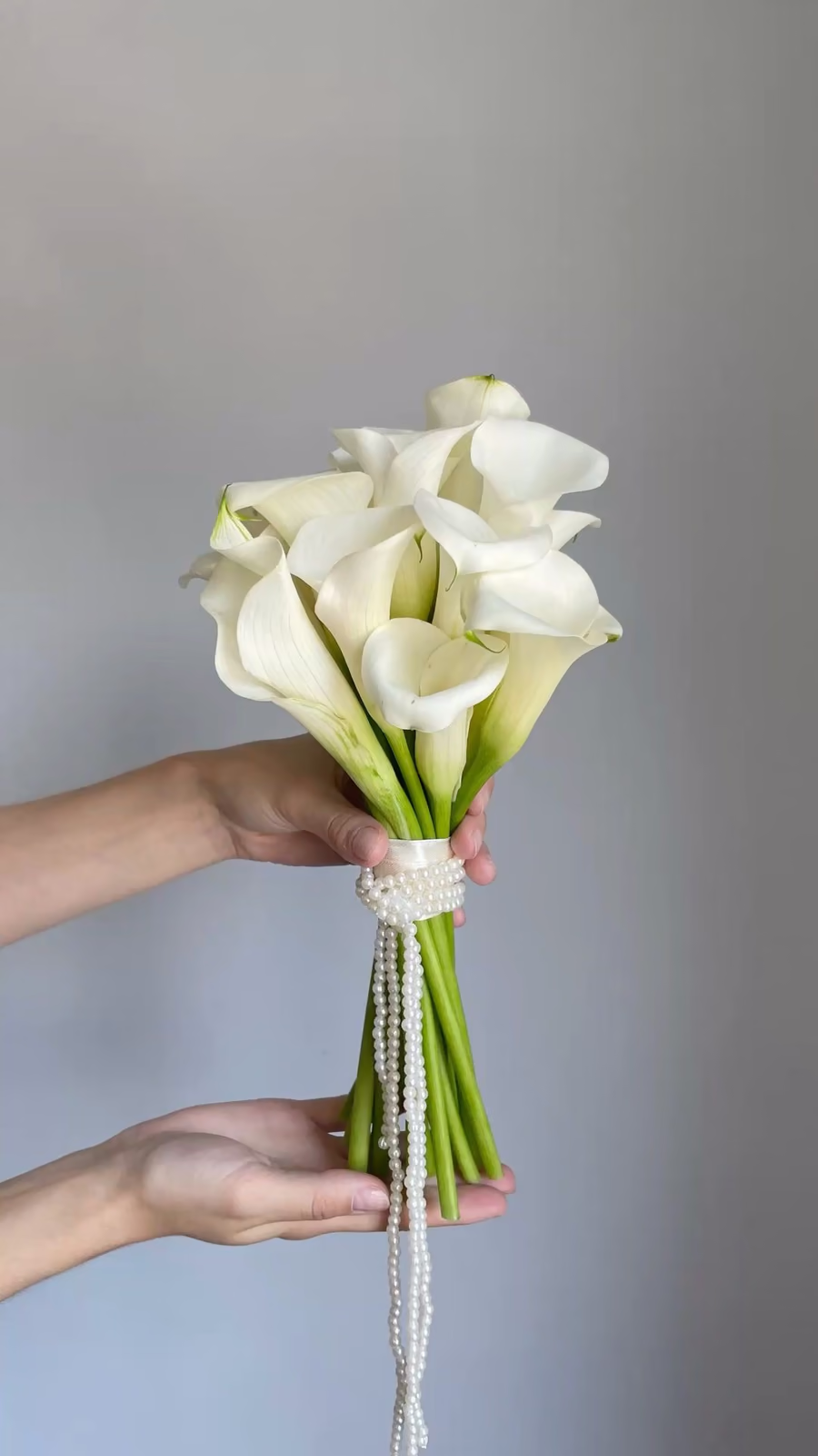 Монобукет невесты из белых калл — THE ÁME Flowers