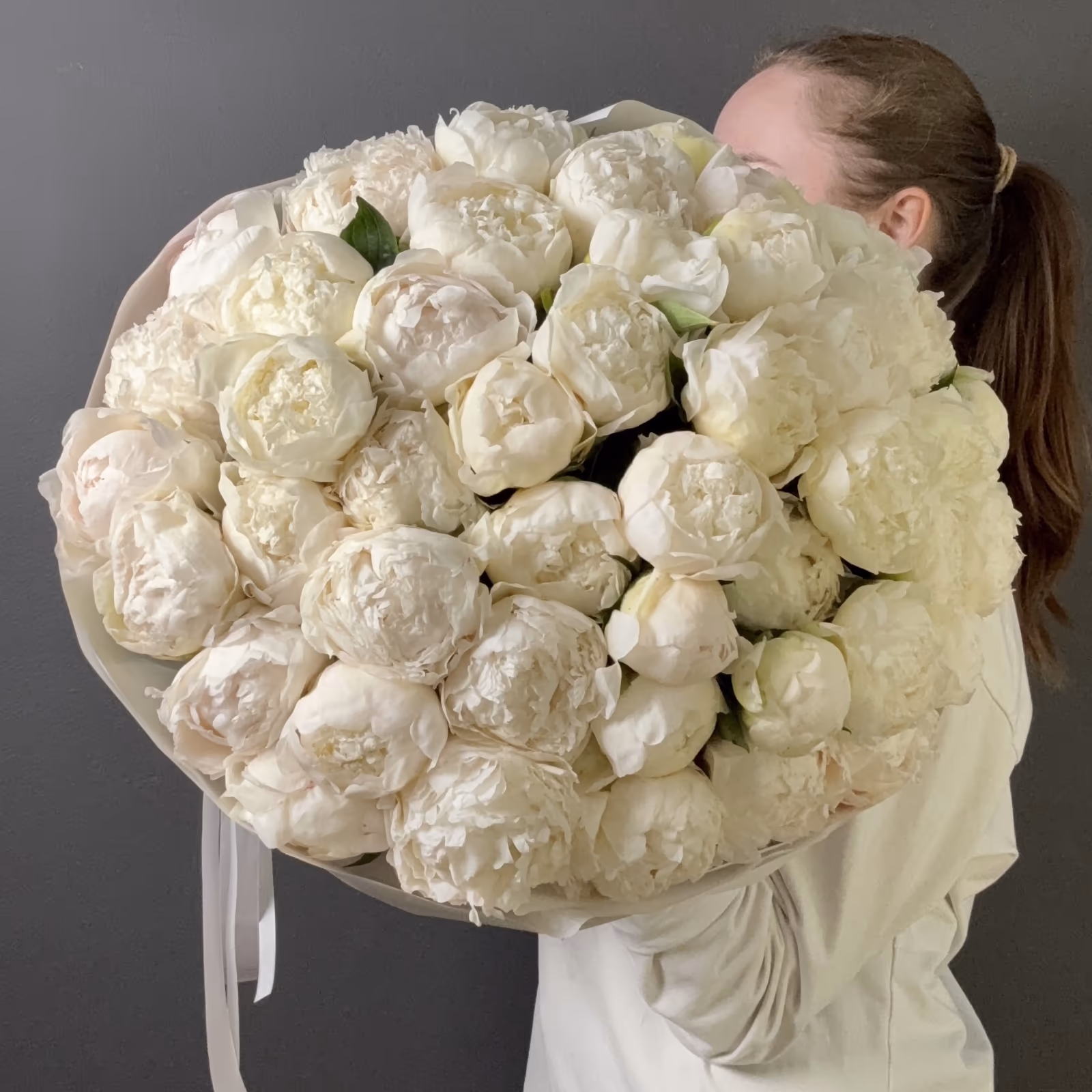 Букет 51 белый пион — THE ÁME Flowers