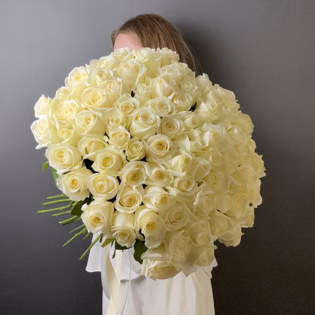Монобукет из 75 белых роз «White Elegance» — THE ÁME Flowers