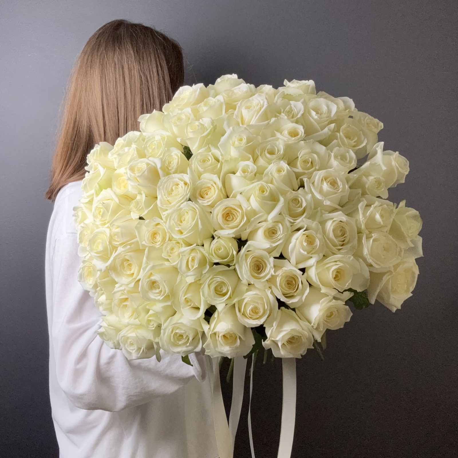 Монобукет из 75 белых роз «White Elegance» — фото 2