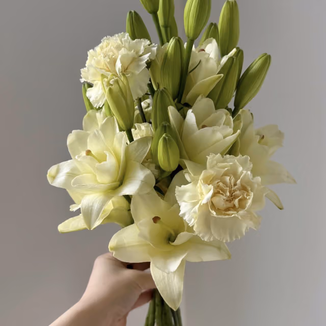 Букет невесты из лилий и гвоздики — THE ÁME Flowers