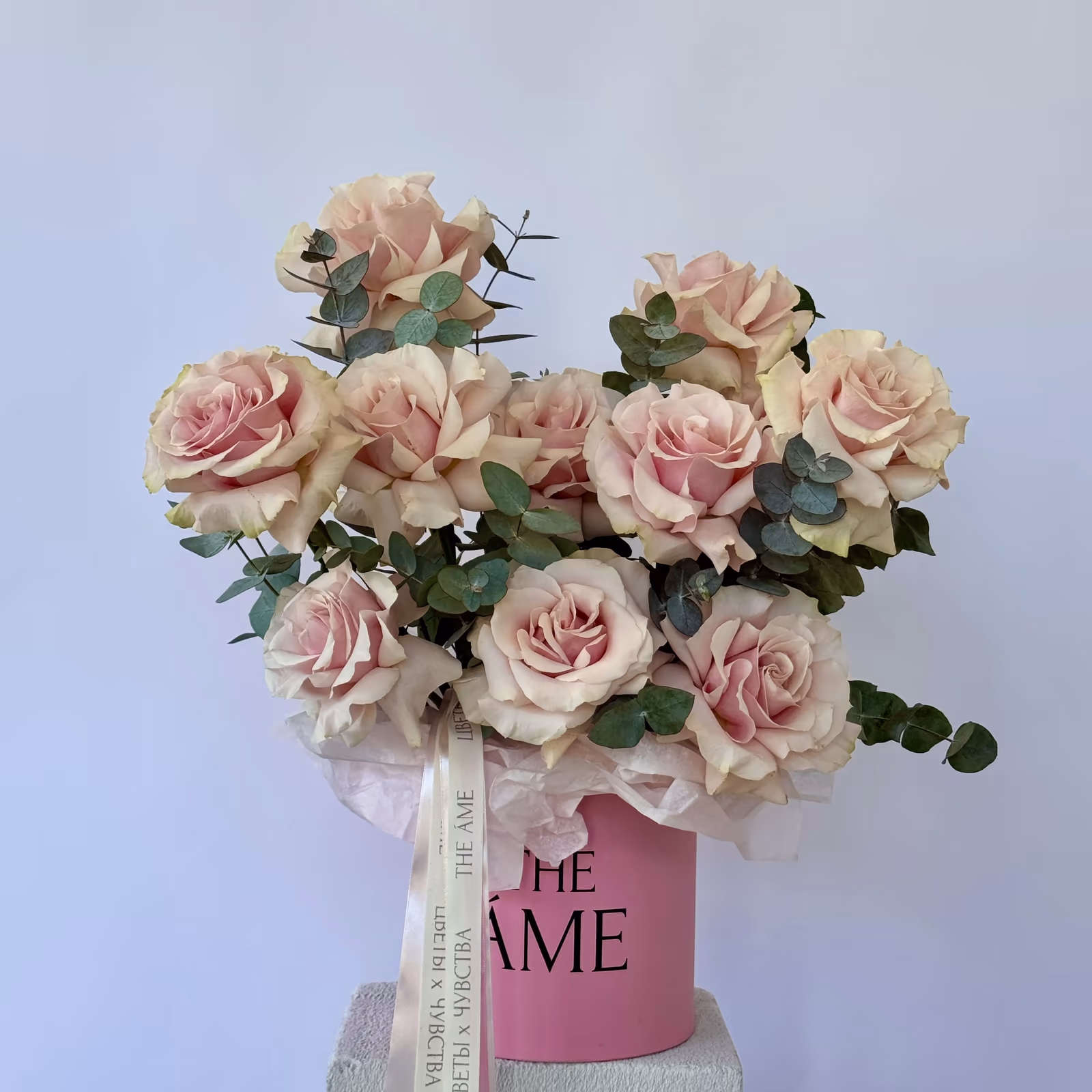 Коробка с розами «Пудровая роза» — THE ÁME Flowers
